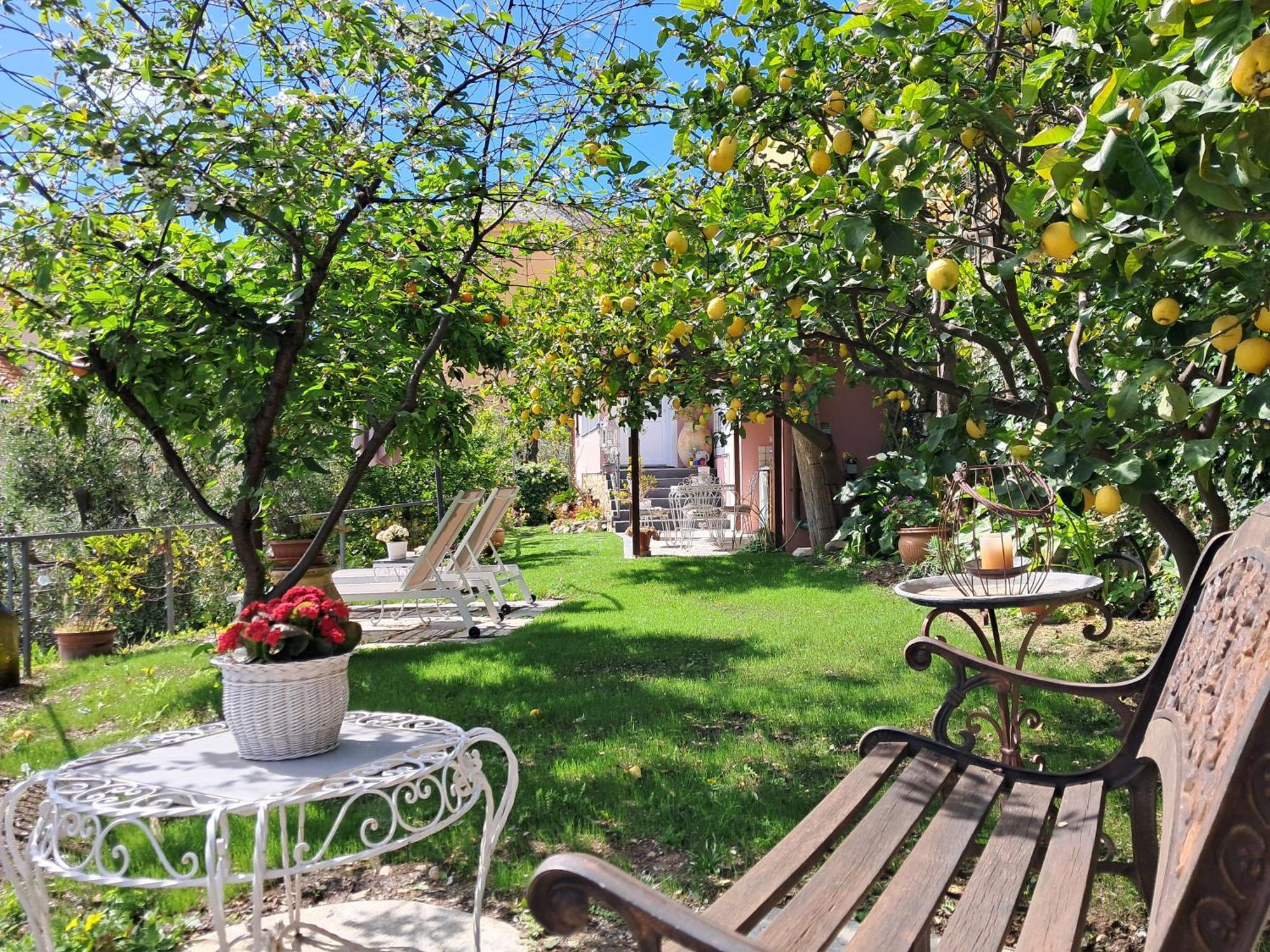 Florinda Lemon'S Suite Cervo Exteriér fotografie