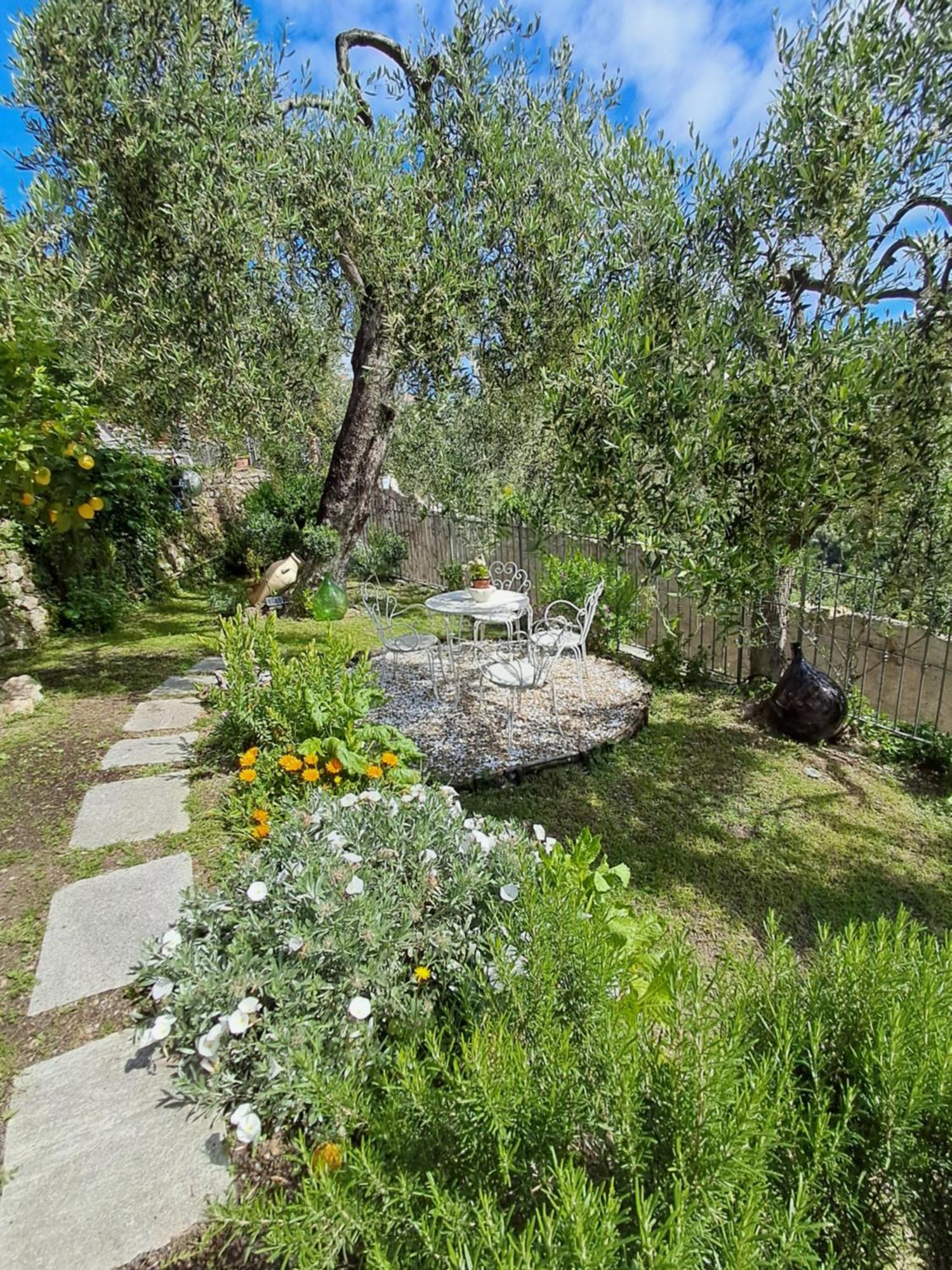 Florinda Lemon'S Suite Cervo Exteriér fotografie