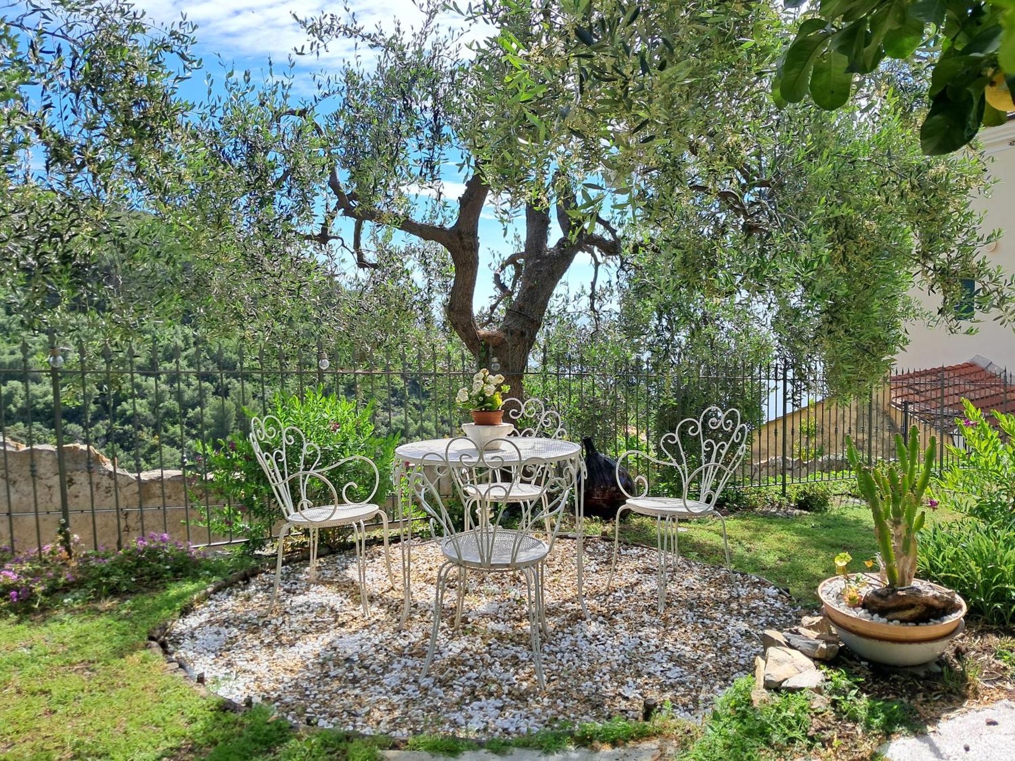 Florinda Lemon'S Suite Cervo Exteriér fotografie